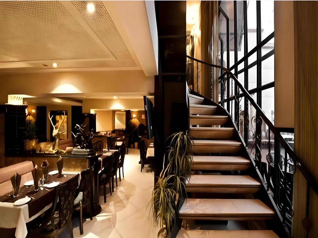 Rajhans Hotel - Mumbai 15/19