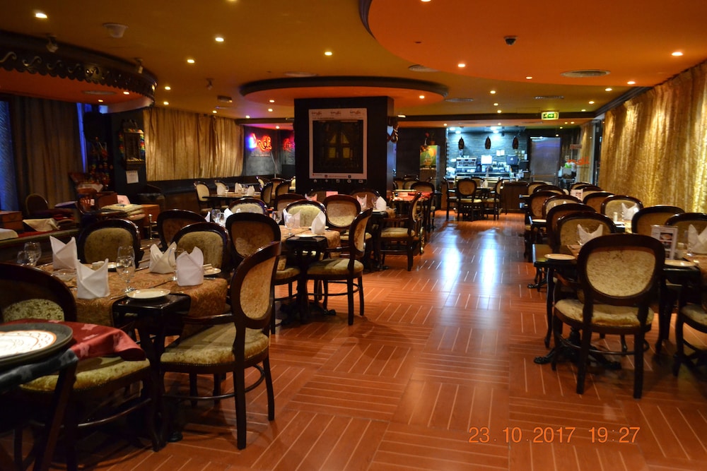 restaurant cafeteria