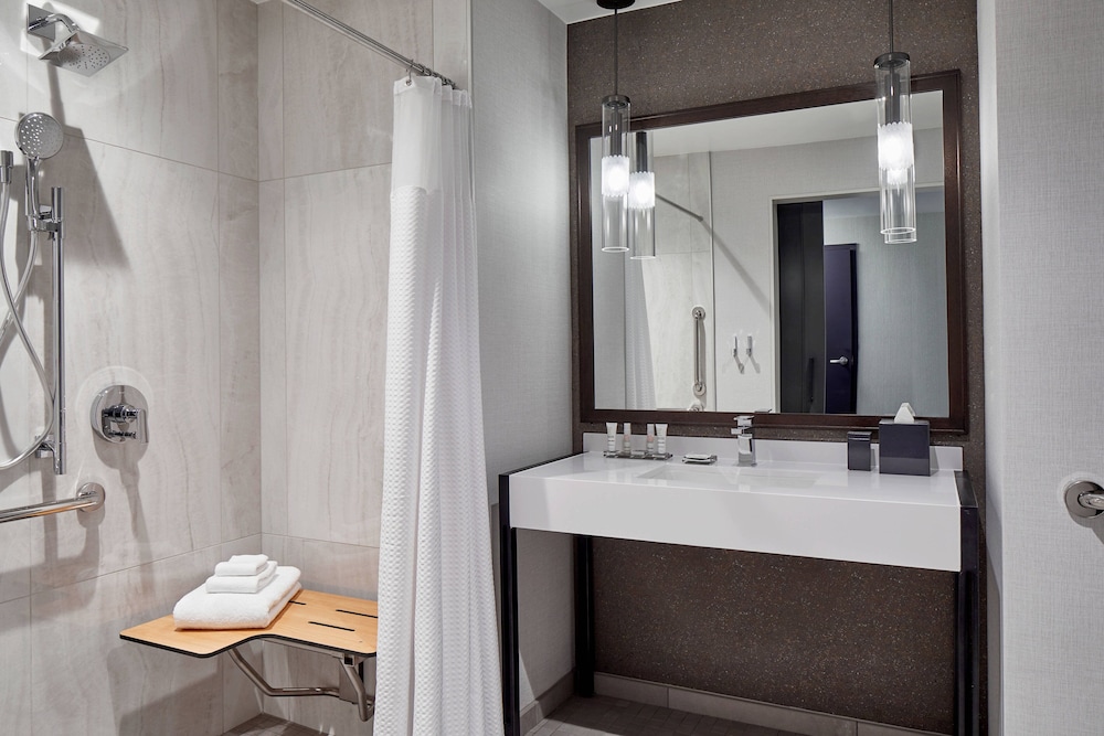 UNC Charlotte Marriott Hotel & Conference Center 12/47