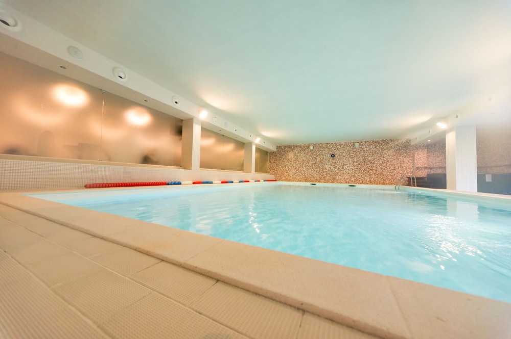 swimming pool spa