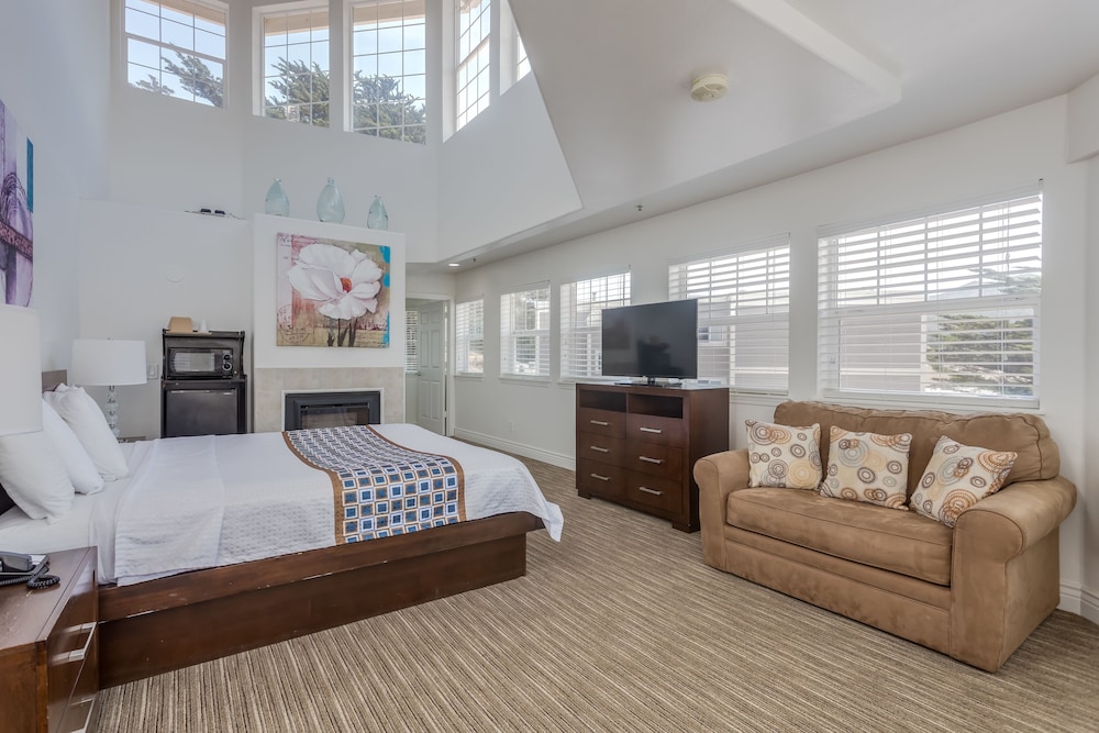 Pacifica Beach Hotel 26/56
