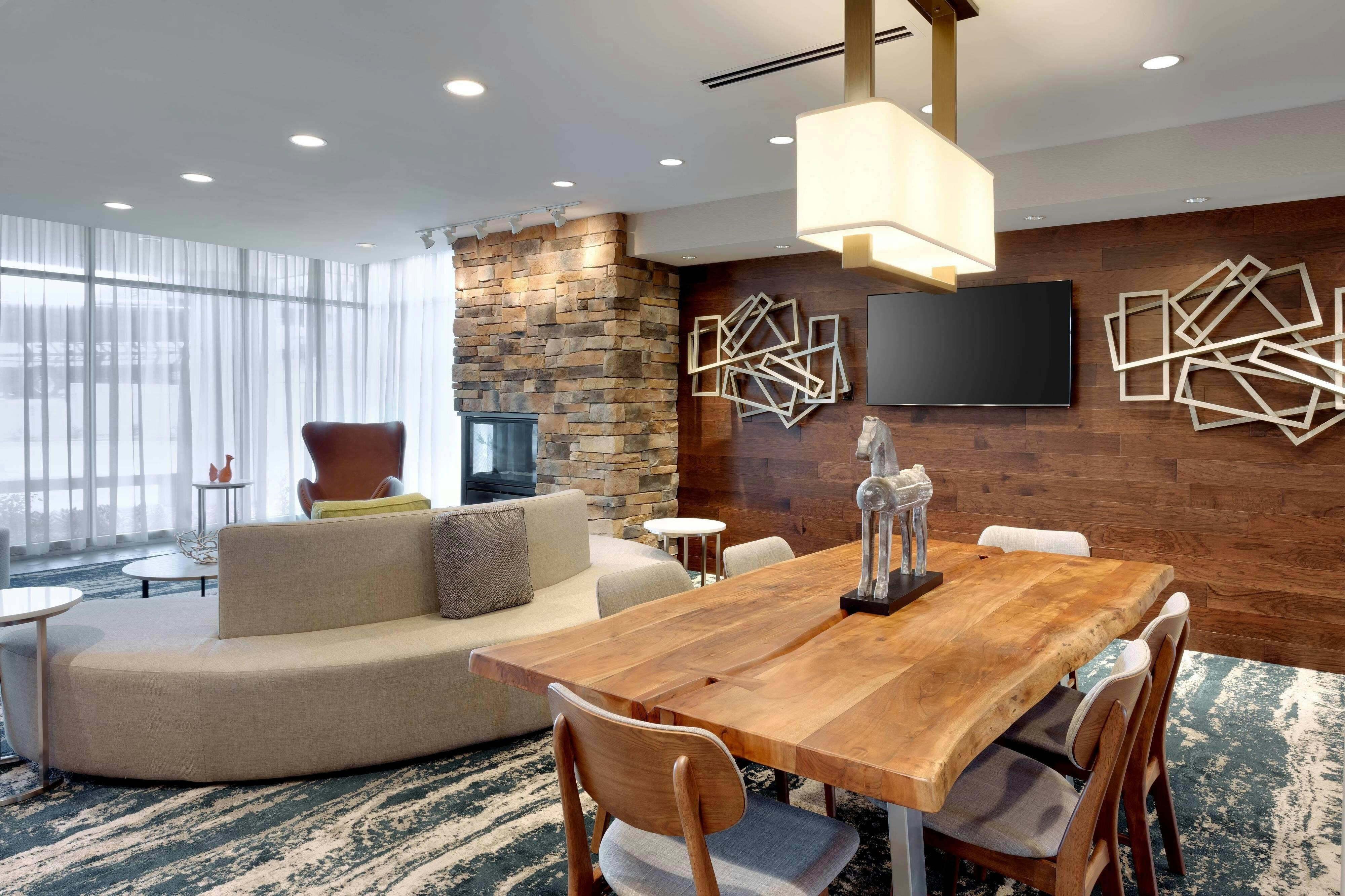 Fairfield Inn & Suites by Marriott Springfield North 43/47