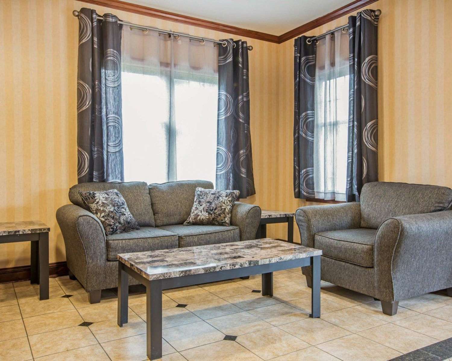 Econo Lodge Glens Falls/Lake George 3/4