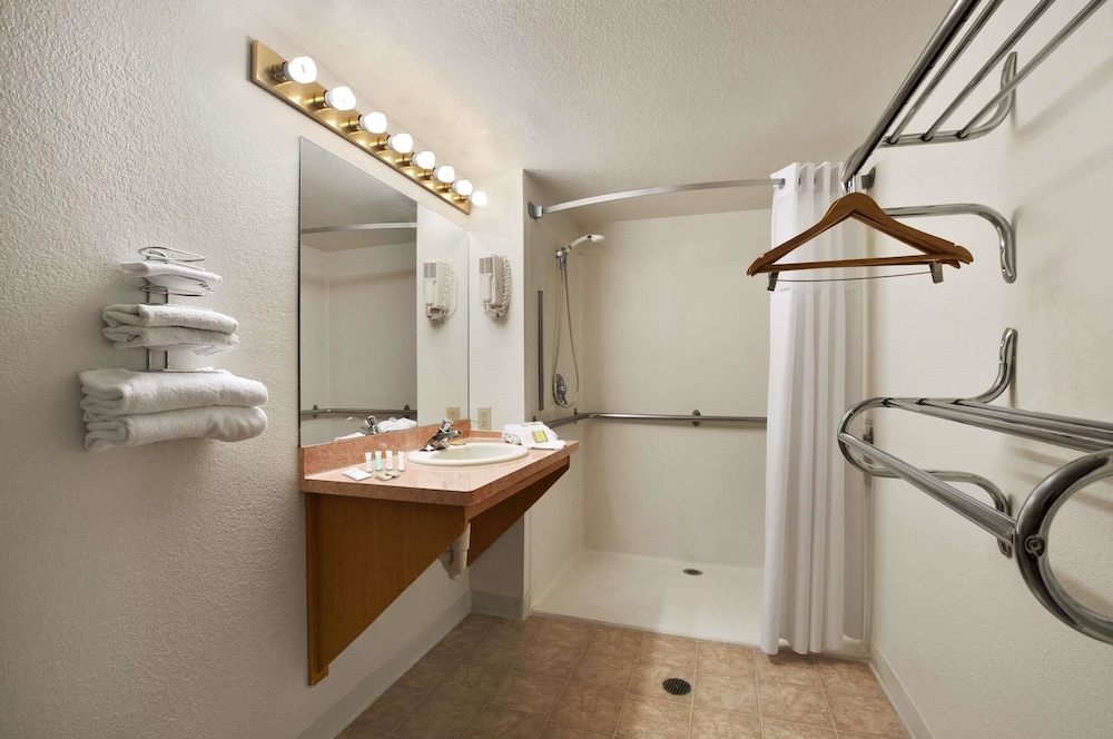 Super 8 By Wyndham Austin North/University Area 15/32