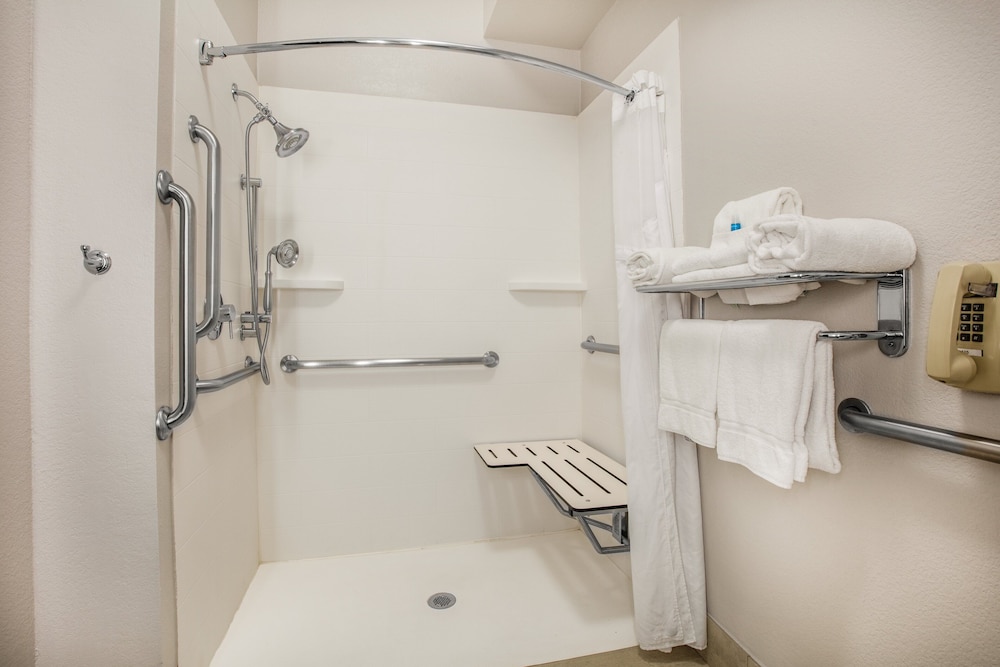 Holiday Inn Express Hotel And Suites Dallas Grand Prairie I 20 35/80
