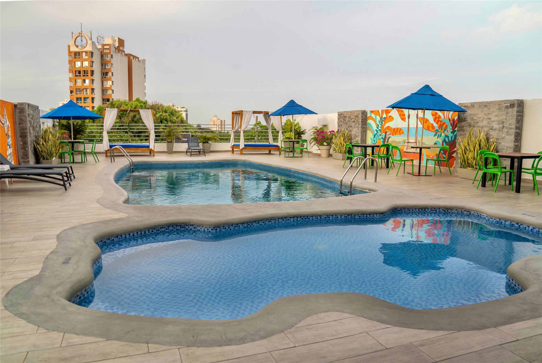 Howard Johnson by Wyndham Barranquilla Versalles 26/29