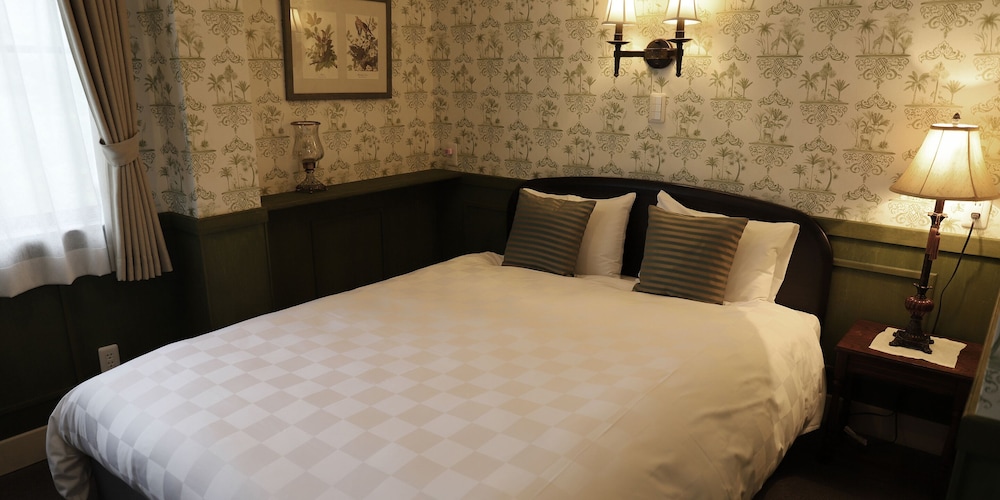DELUXE, DOUBLE BED