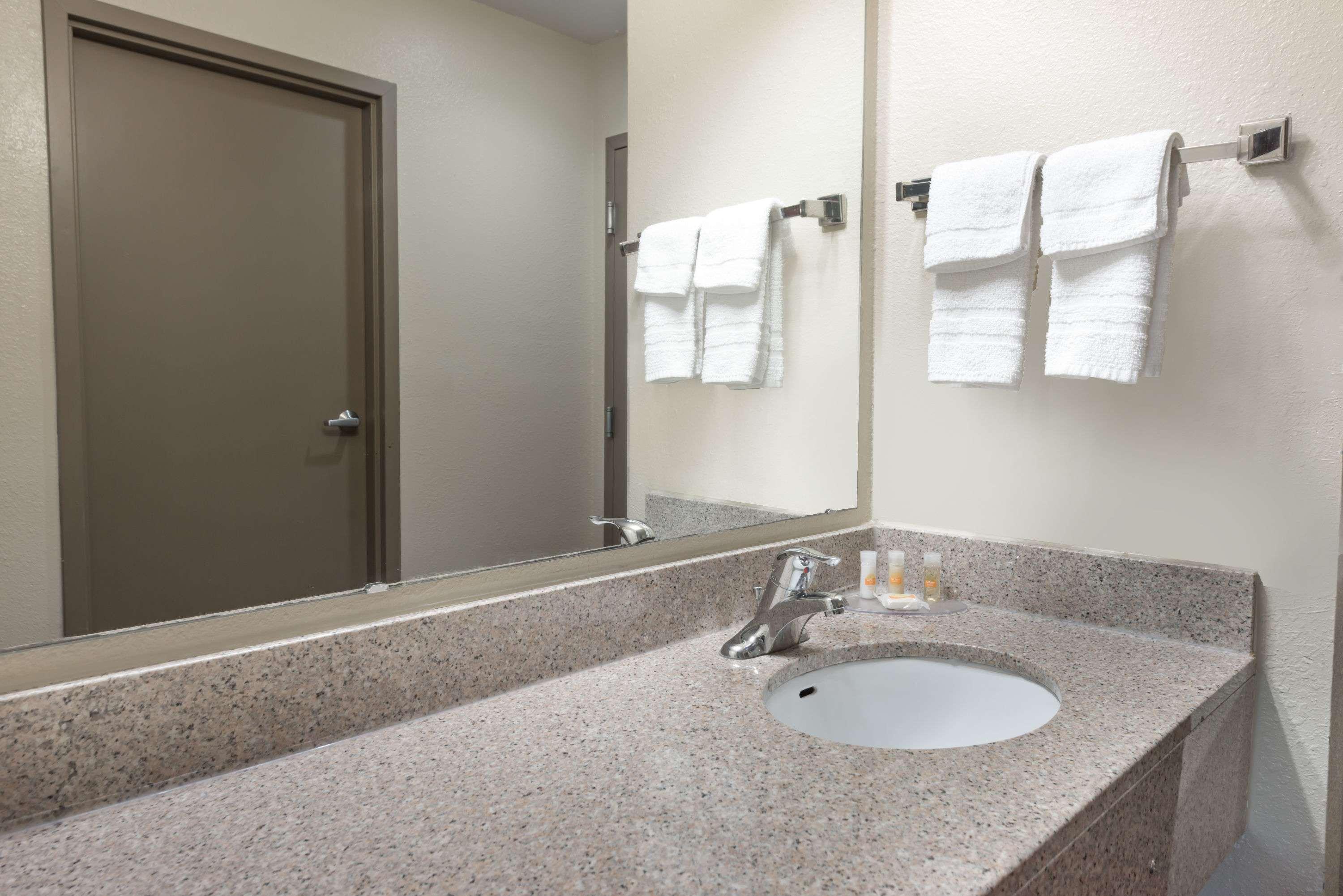Days Inn By Wyndham St Peters/St Charles 27/28