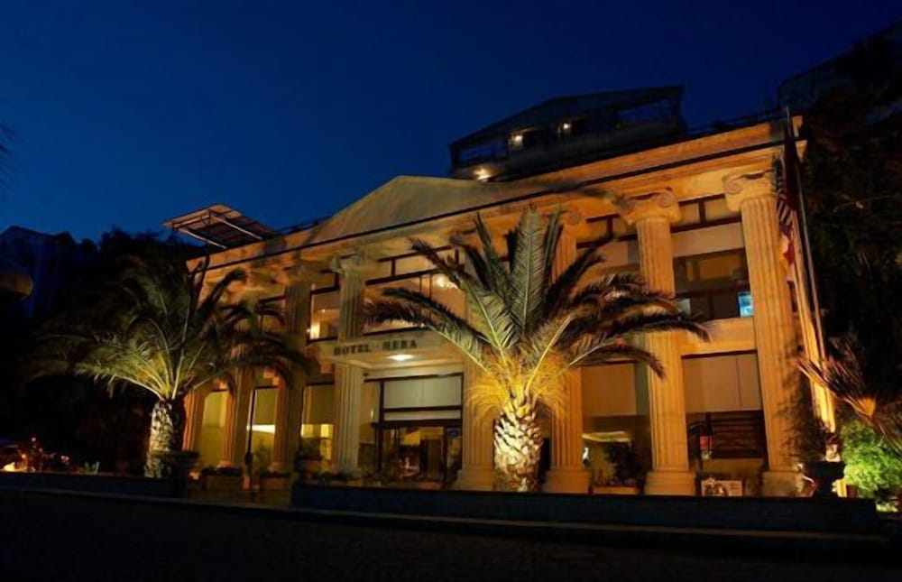 Hera Hotel 2/70