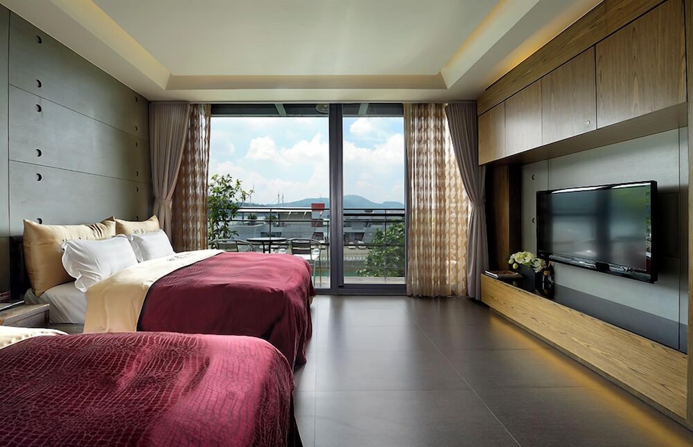 Lake View Hotel 9/47