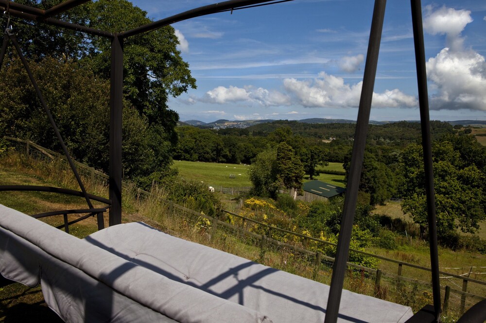 Coed Mawr Hall 16/36