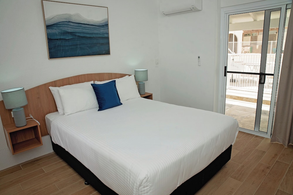 Don Pancho Beach Resort 12/50