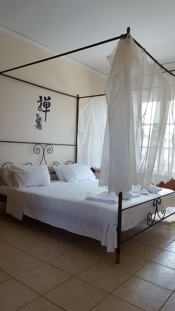 Amazones Village Suites 10/50