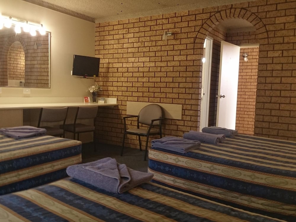 Fountain View Motel 16/37
