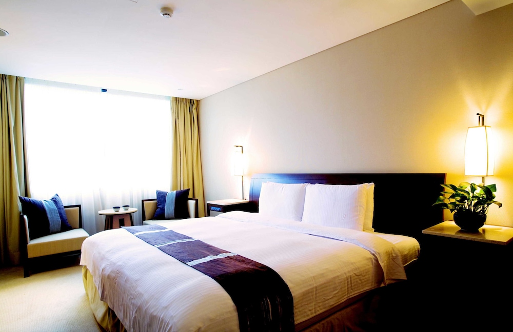 Sweetme Hotspring Resort 20/65