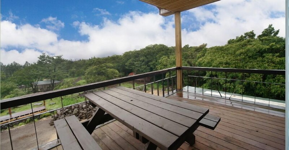 Jeju Gotjawal Geomoon Oreum Pension 23/50