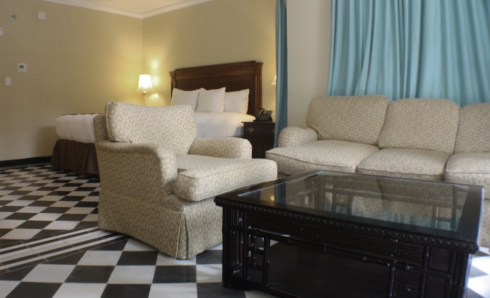 El Prado Hotel 41/62