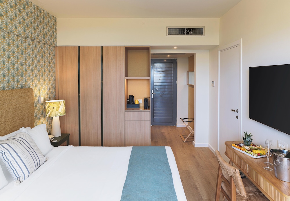 DELUXE, DOUBLE OR TWIN BED, GARDEN VIEW