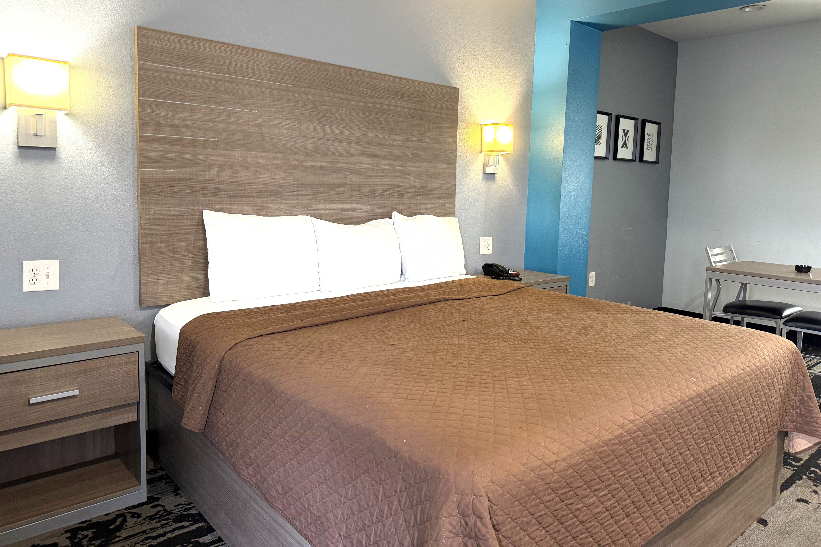 Hotel Royale IAH Airport North Houston I-45 14/30