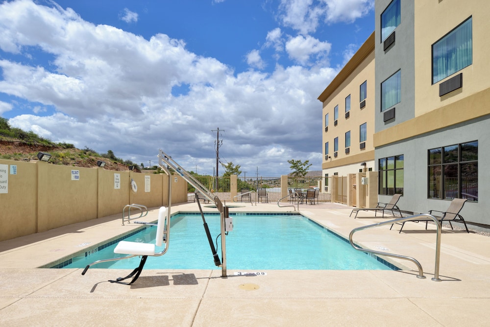Holiday Inn And Suites Globe 49/55