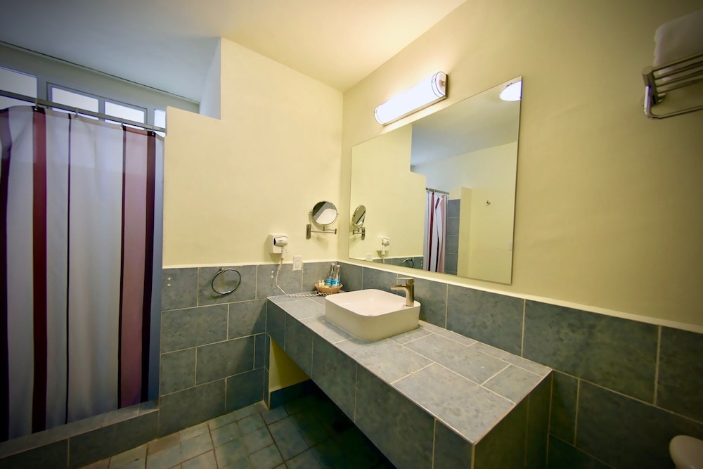 Santa Maria Hotel And Suites 43/47