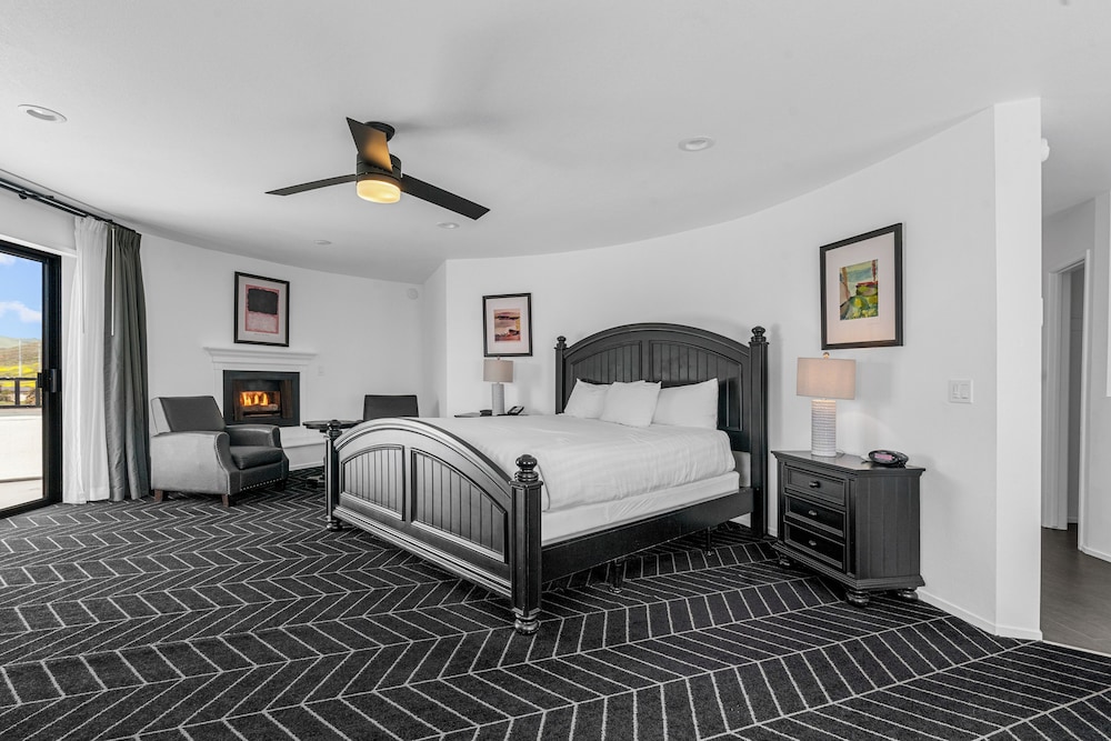 Penthouse Suite, King Bed, Patio