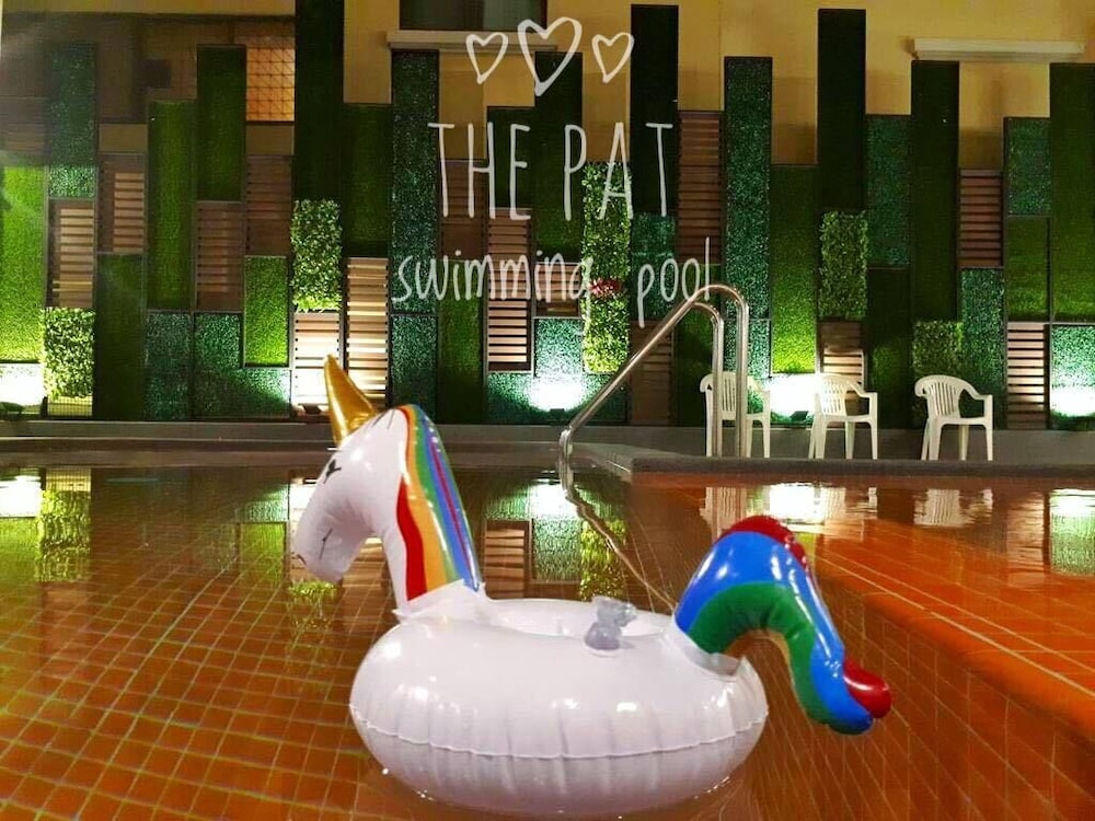 The Pat Hotel 16/28