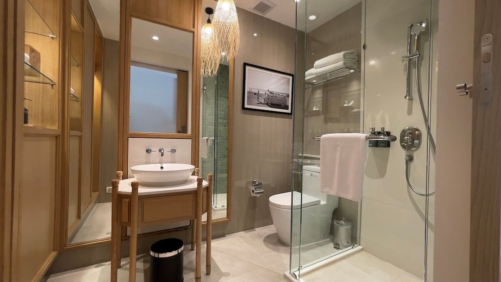 Outrigger Surin Beach Resort 25/74