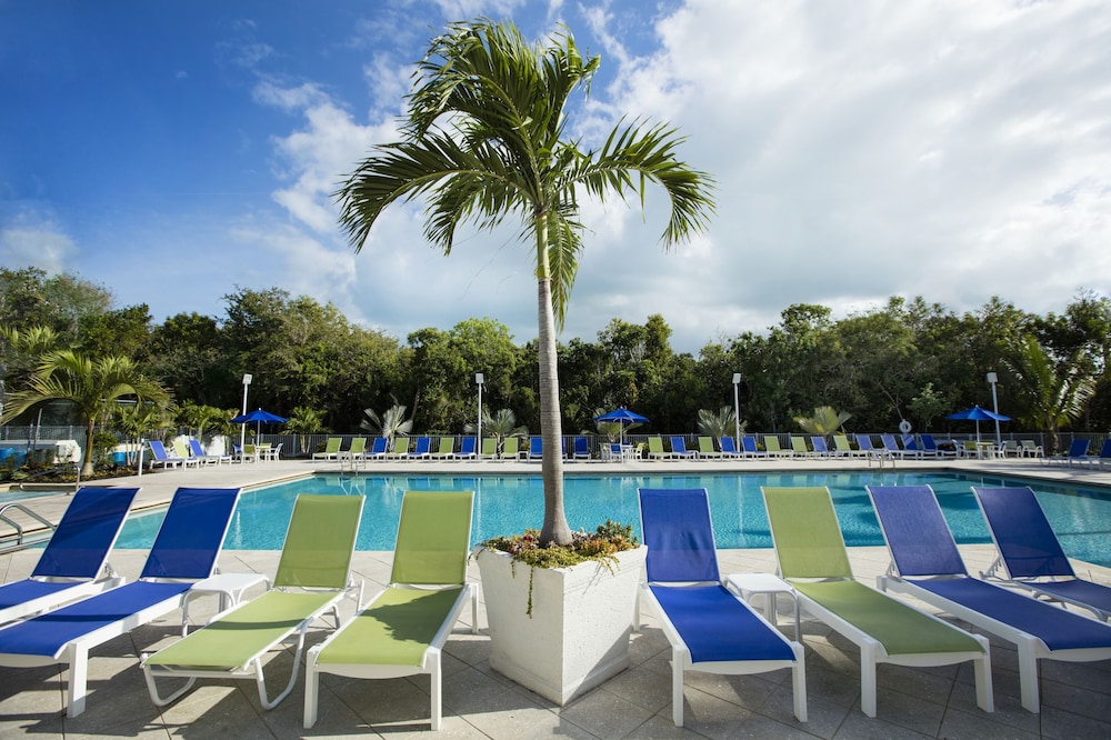 Ocean Pointe Suites Hotel in TAVERNIER - FL