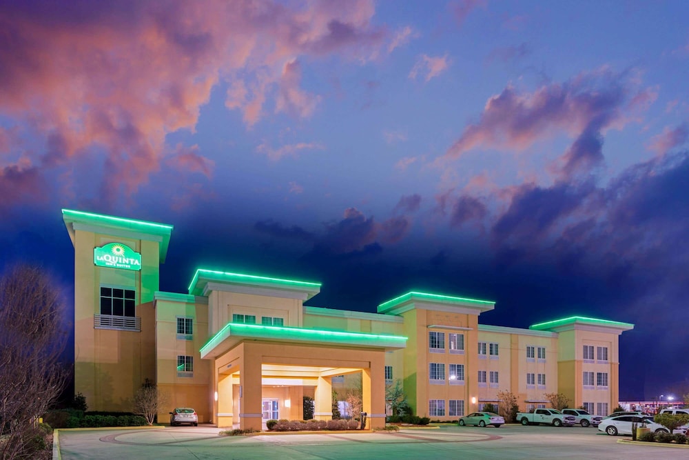 La Quinta Inn & Suites by Wyndham Muskogee 1/37