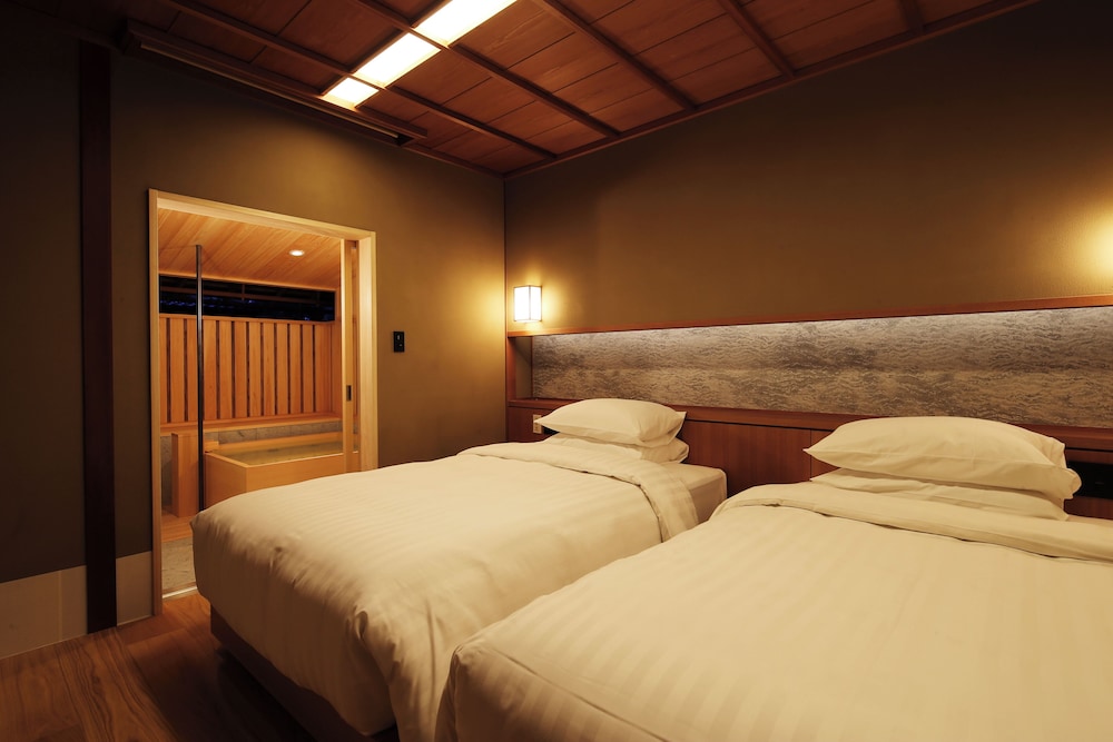 Twin Beds, 4 Futon Beds, Outdoor Bath