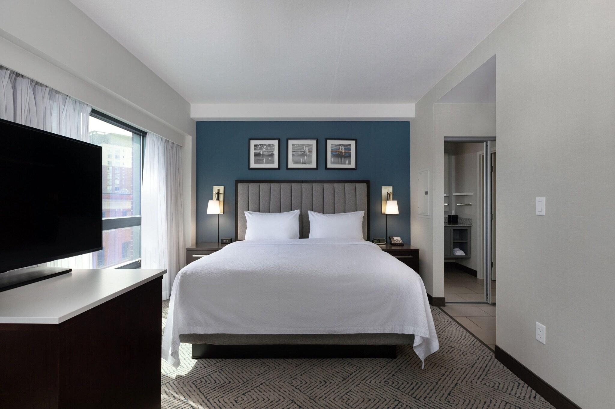 Suite, Queen Bed