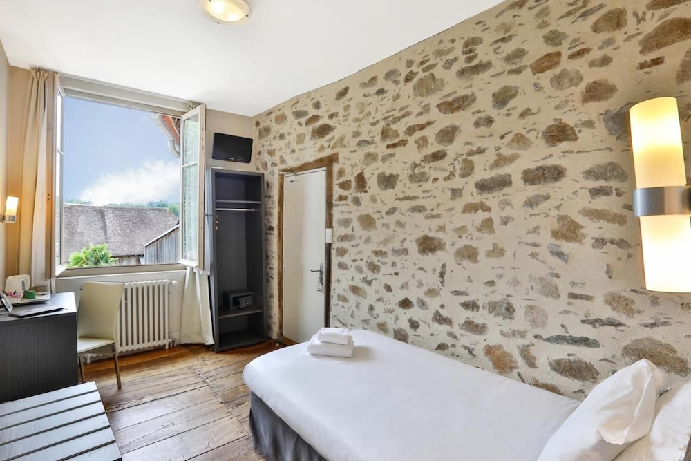 AUBERGE DUPUYTREN 10/21