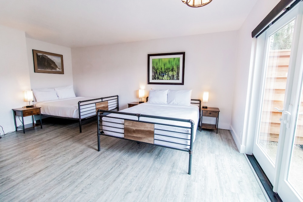 SCP Depoe Bay Hotel 27/56