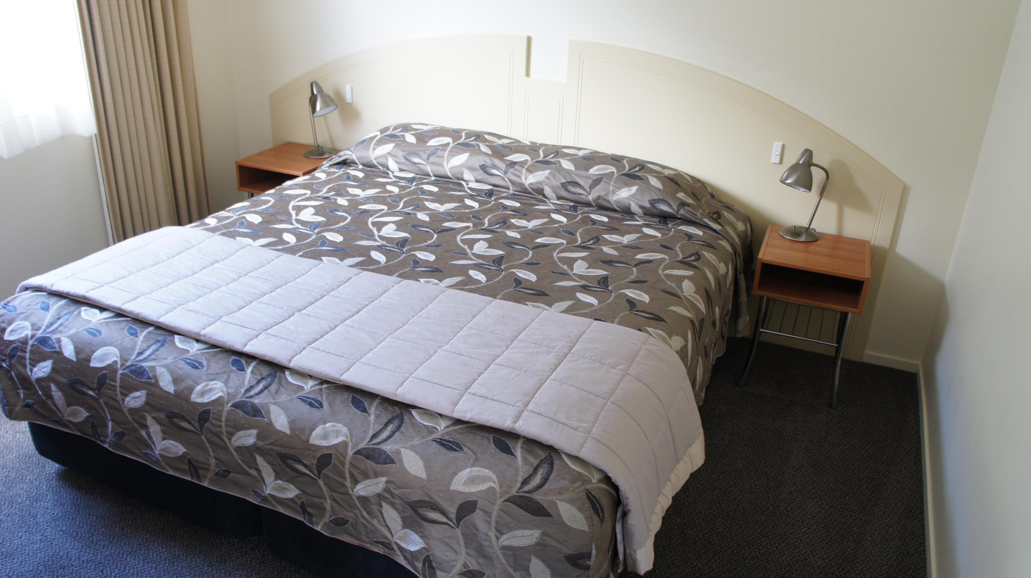 2 BEDROOMS