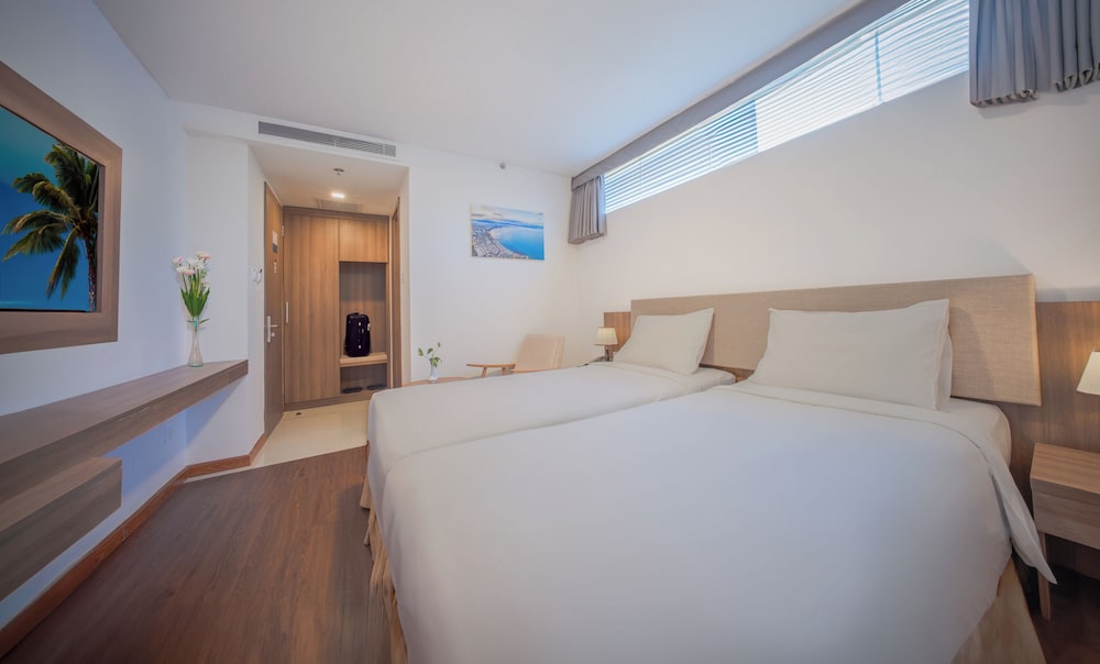 SUPERIOR, DOUBLE OR TWIN BED, NO WINDOW