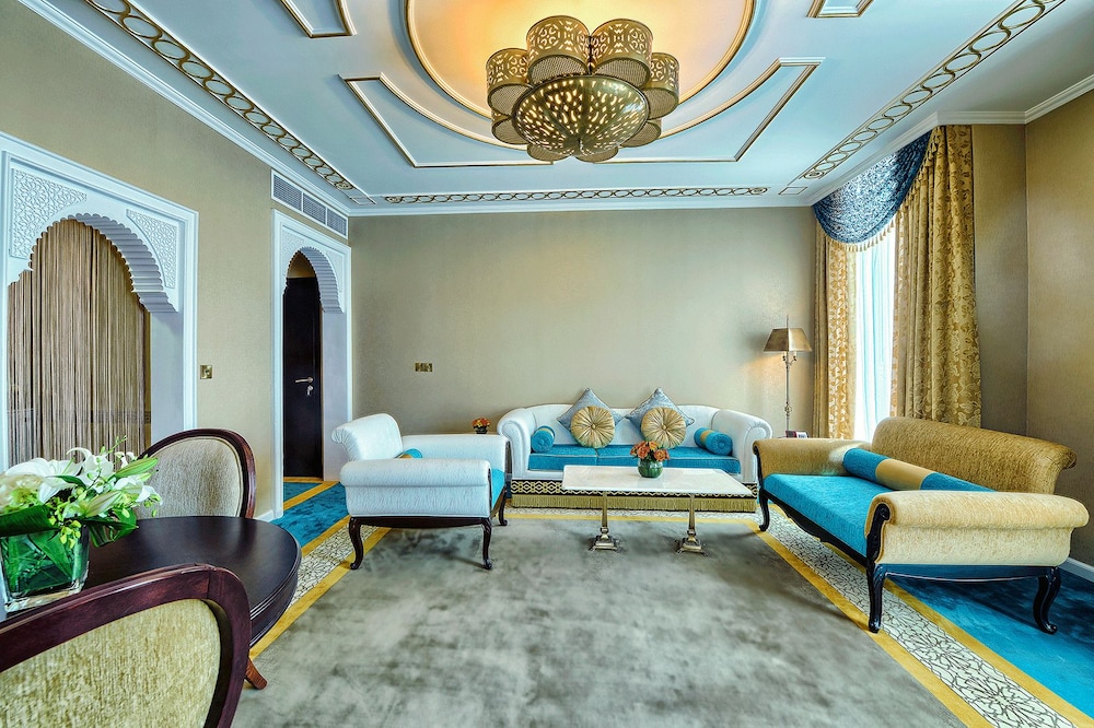 Saraya Corniche Hotel 59/83