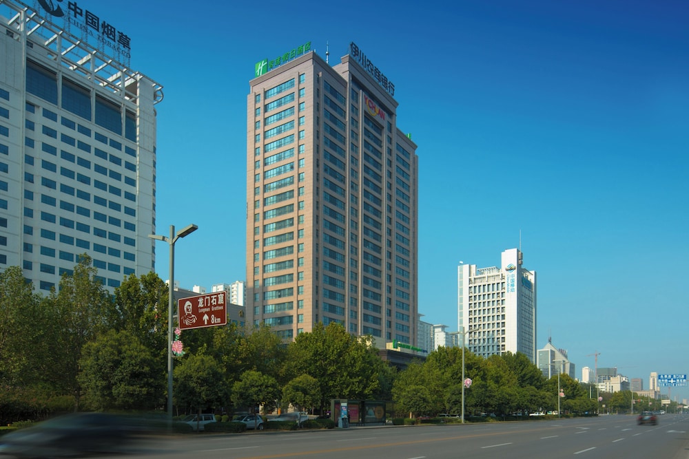Holiday Inn Express Luoyang City Center 67/72