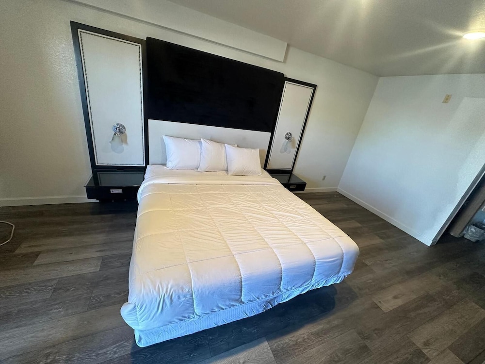 El Paso West Travelodge 5/14