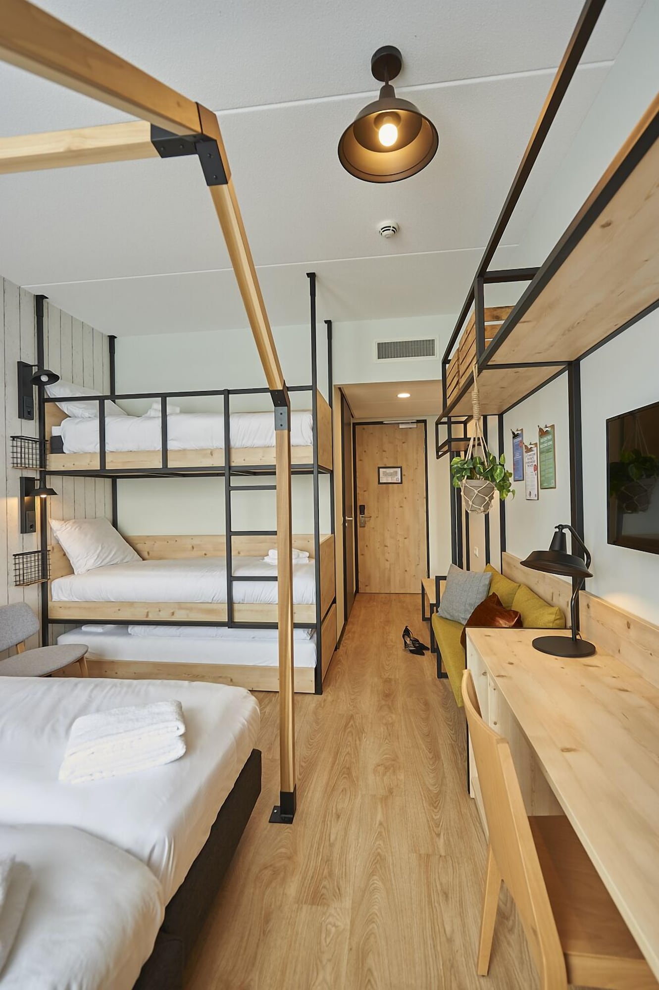 Greenhouse, Family, Bunk Bed, 3 Beds