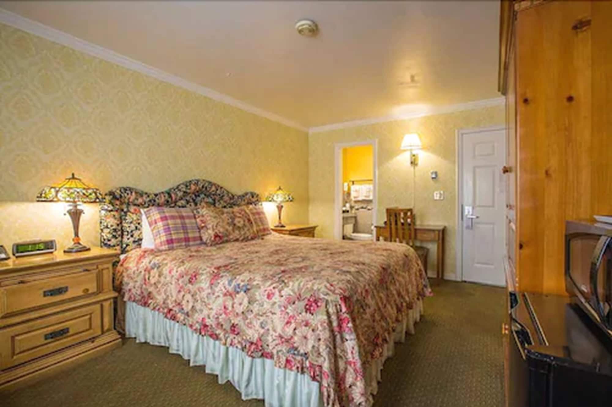 ROOM, KING BED