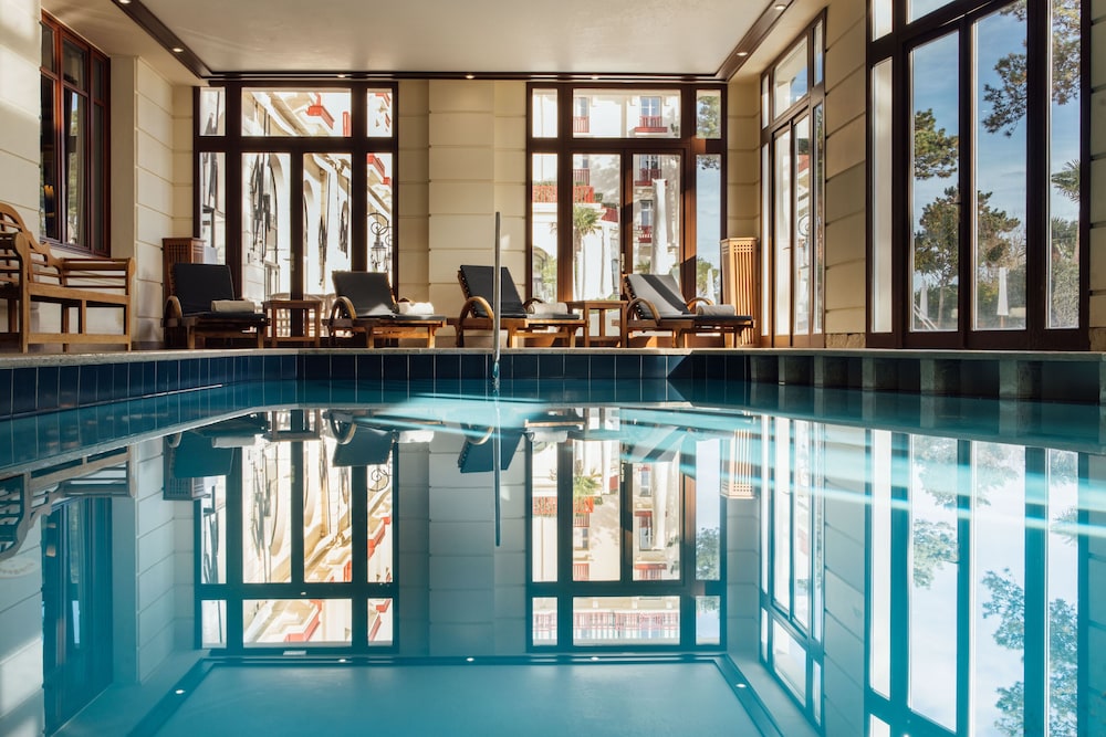 swimming pool spa