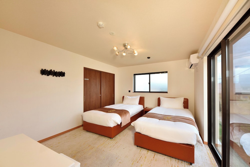 TYPE B, VILLA, MOUNTAIN VIEW, BALCONY, BATHTUB