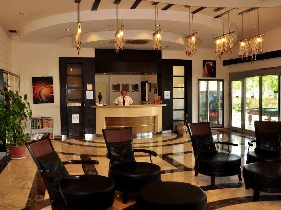 Lavitas Hotel 8/13
