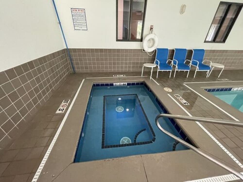 Holiday Inn Express Hotel Suites Dubois 46/72