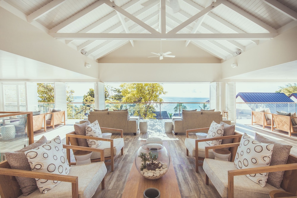 Carana Beach Hotel 60/68