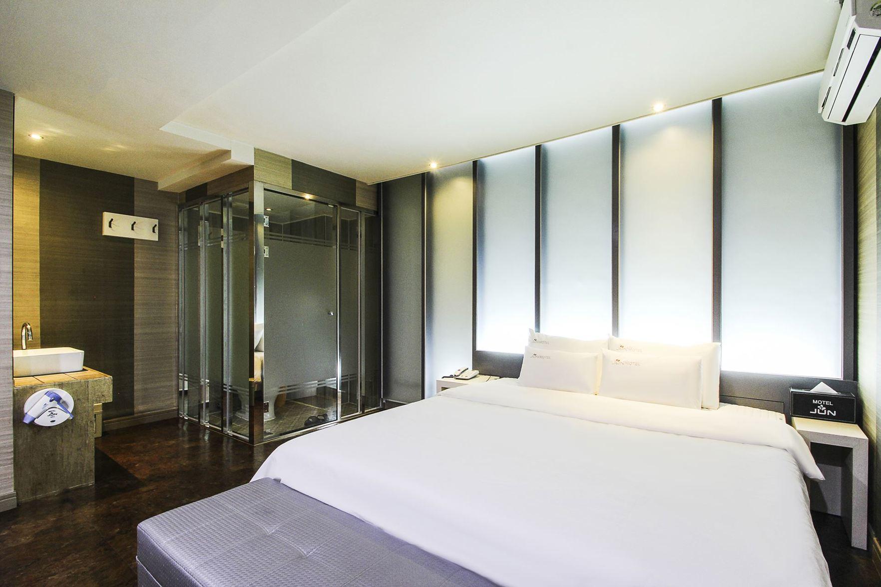 غرفة بريميير بسرير كينج، Hotel June Haeundae 2/2