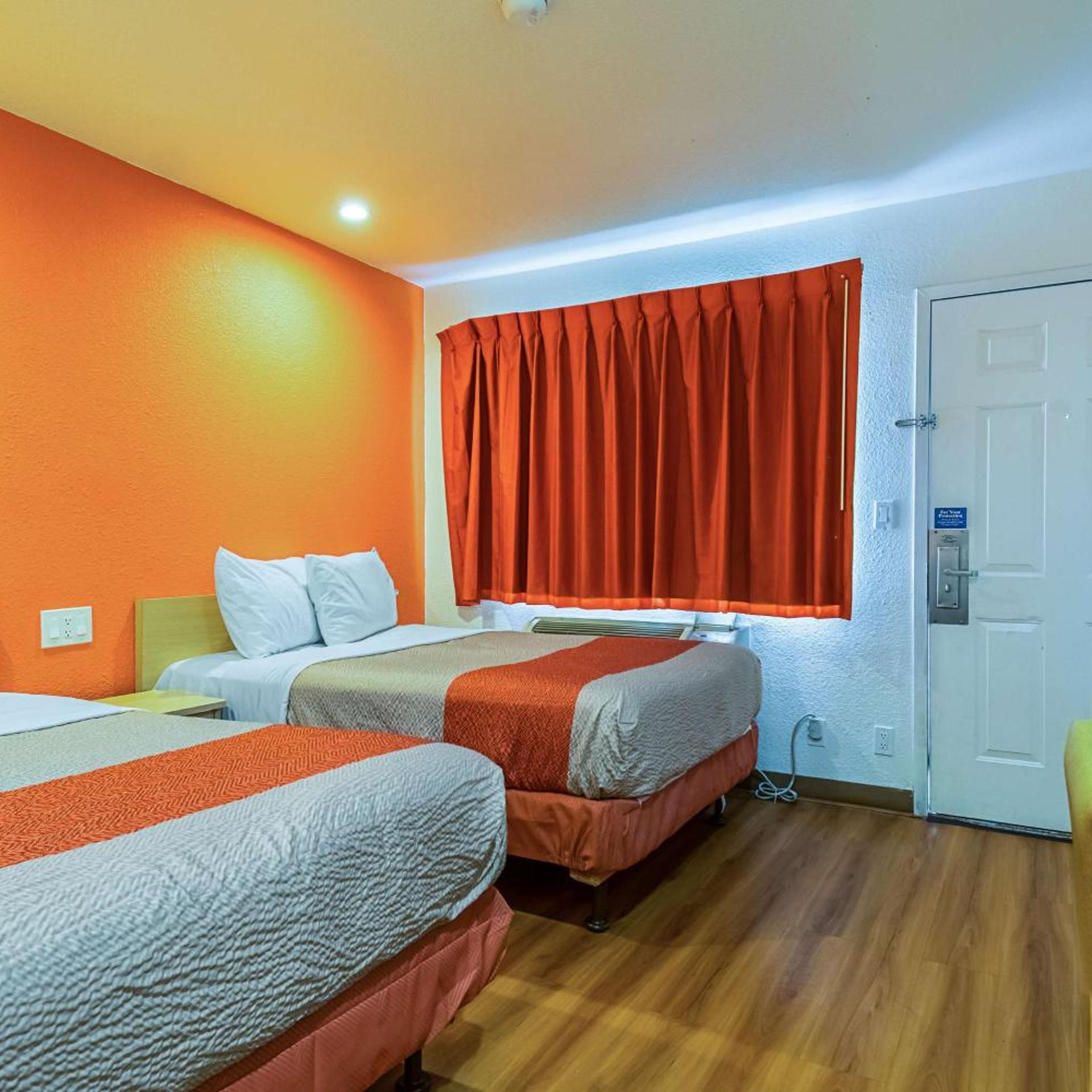 ROOM, QUADRUPLE