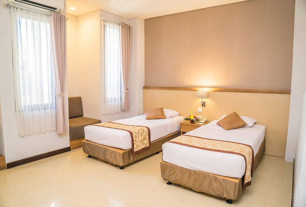 Puri Ayu Hotel 12/40