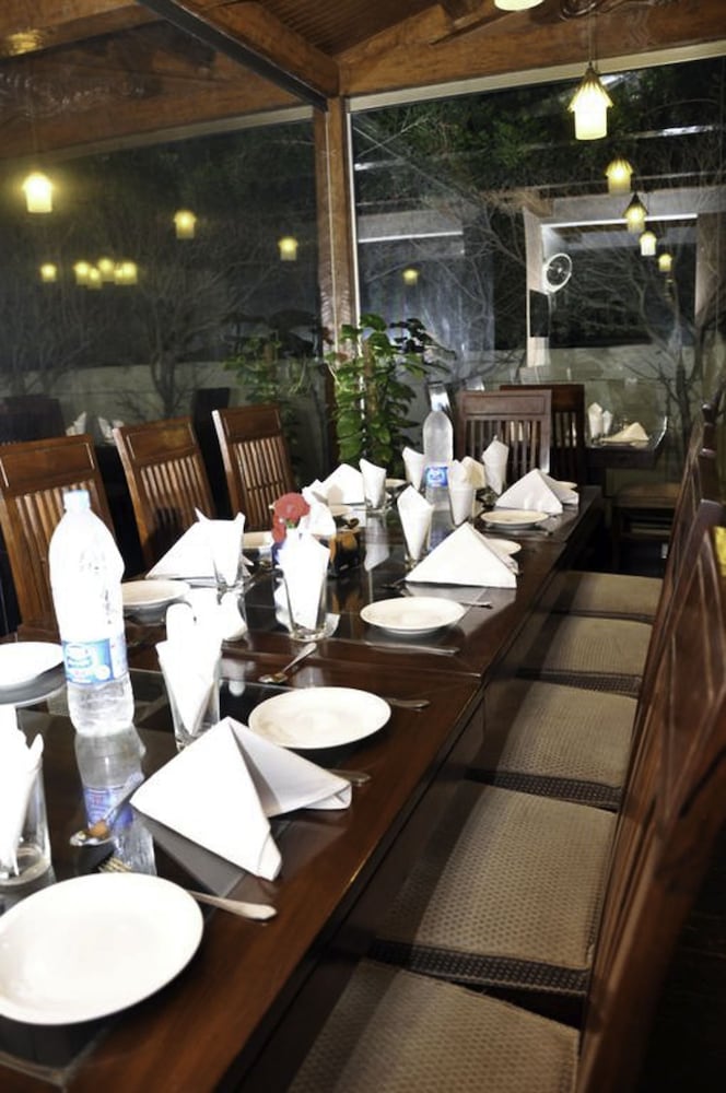 Royal Elegance Hotel 15/16
